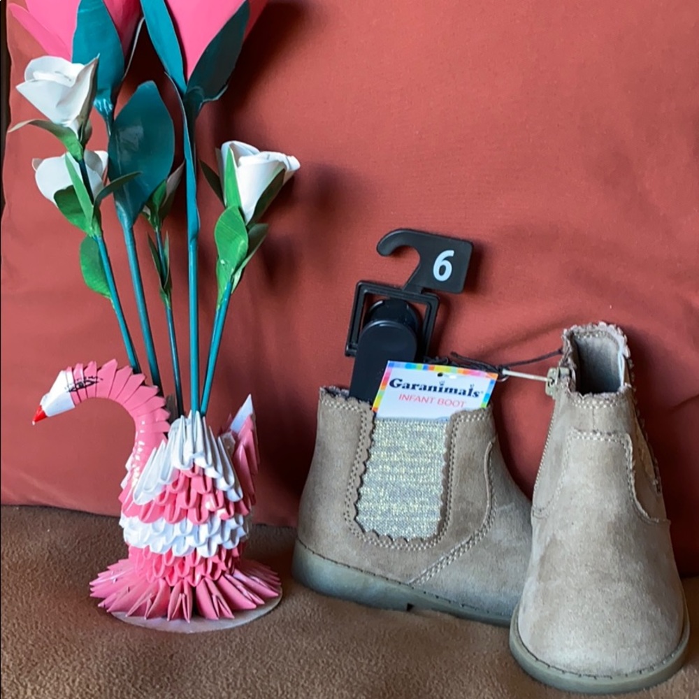 Garanimals infant size 6 boots